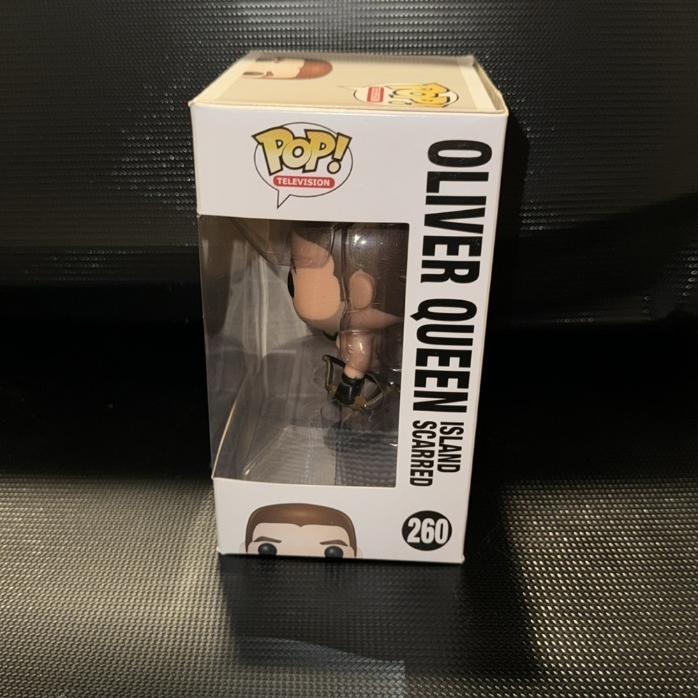 Funko Pop Arrow The Television Series - Oliver Queen (Island Scarred) - Picture 2 of 5